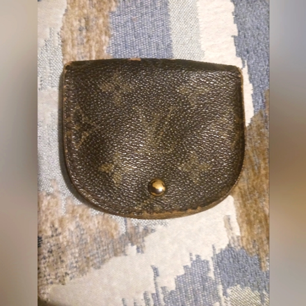 Authentic Louis Vuitton coin pouch